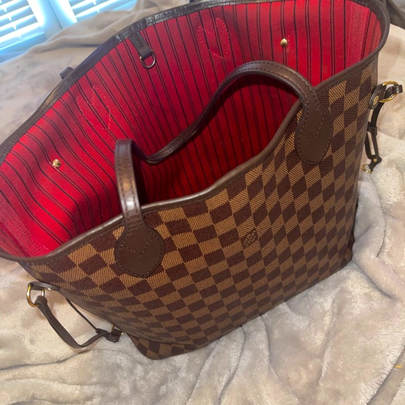 Louis Vuitton Handbags - Louis Vuitton purse (Never Full MM)